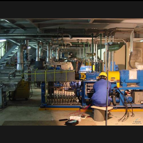 淮南工厂设备维修现场